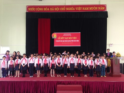 Liên đội Tiểu học Ái Mộ B tổ chức Lễ kết nạp Đội viên